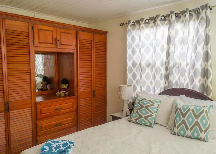 Darrel Cot Beachfront Cottage